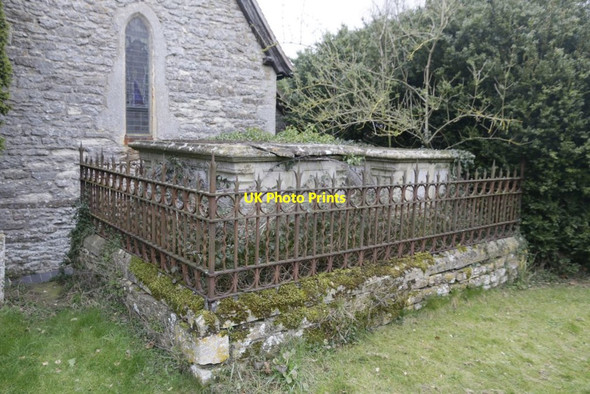 Photo 6"x4" Fenced in Tombs Appleford c2016