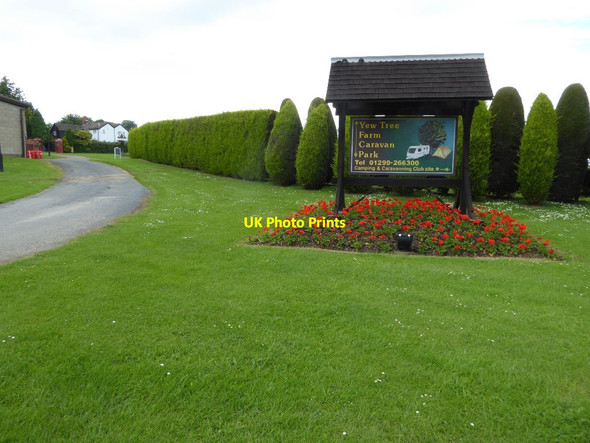 Photo 6"x4" Yew Tree Farm Caravan Park Fingerpost c2017