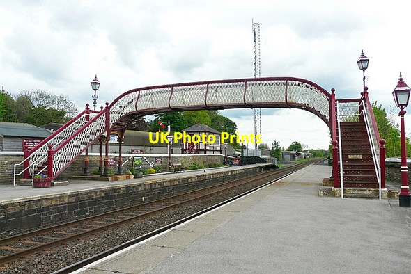 Photo 6"x4" Footbridge at Settle Railway Station Settle c2017