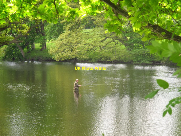 Photo 6"x4" Fisherman in the River Dee Llangollen c2017