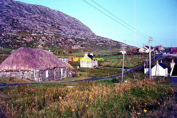 Photo 6"x4" Caolas Scalpaigh, Black house and White house Caolas Scalpaigh\/NG2198 c1966