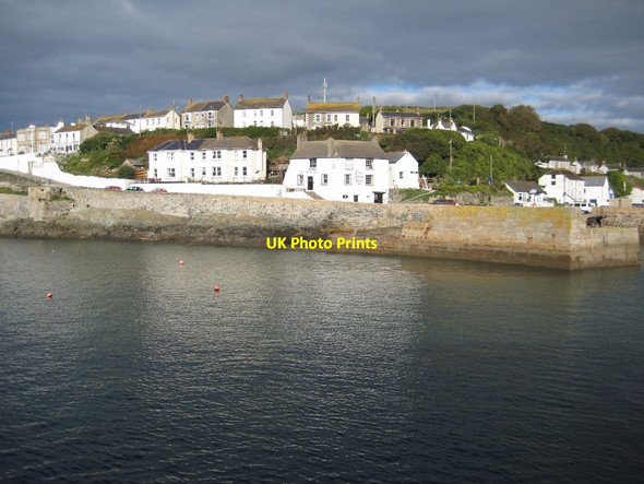 Photo 6"x4" View to the Ship Inn Porthleven c2010