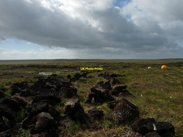 Photo 6"x4" Peat cutting, Mula o' Thuath, Isle of Lewis Siadar Iarach c2017