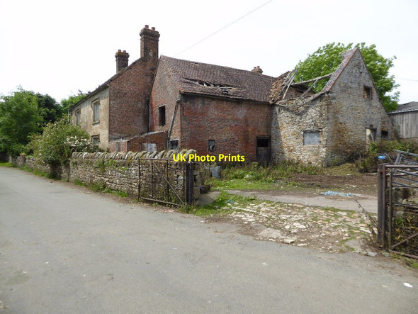 Photo 6"x4" Farmhouse and buildings, Hillhead Farlow c2017