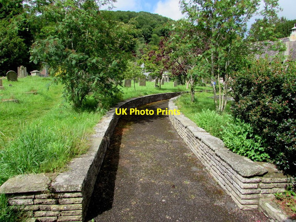 Photo 6"x4" Churchyard path, Llanfoist Abergavenny\/Y Fenni c2017