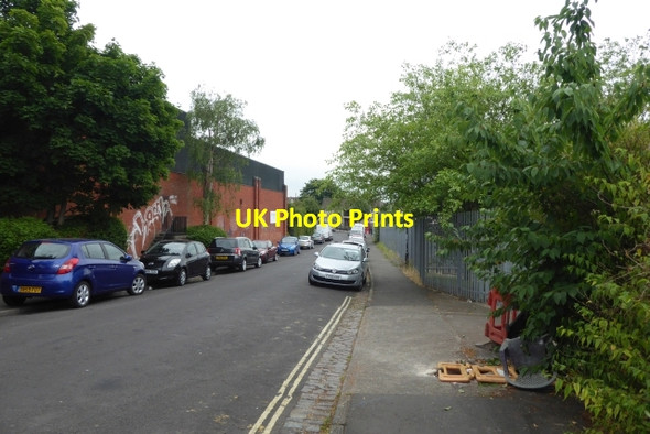 Photo 6"x4" Along Carlton Park Bristol c2017