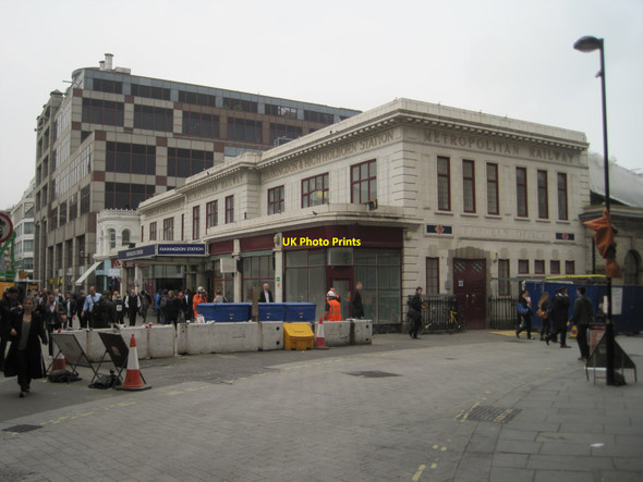 Photo 6"x4" Farringdon railway and Underground station, London London c2014
