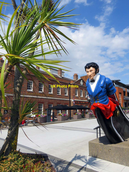 Photo 6"x4" A figurehead by the Old Custom House Portsmouth\/SU6501 c2017