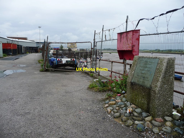 Photo 6"x4" Jubilee Quay, Fleetwood, at low tide Fleetwood c2017