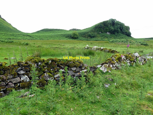Photo 6"x4" Disused enclosure at Oitir Mh\u00c3\u00b2r Pulpit Hill\/NM8529 c2017