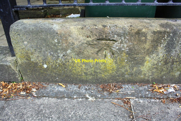 Photo 6"x4" Benchmark on Ashgrove wall Bradford\/SE1632 c2017