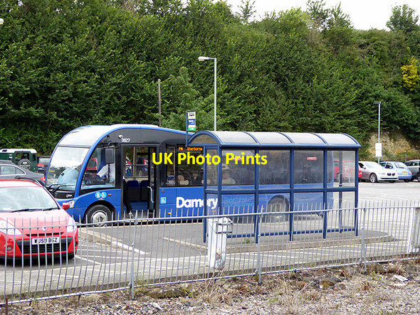Photo 6"x4" Bus at Yeovil Junction Station Yeovil c2017