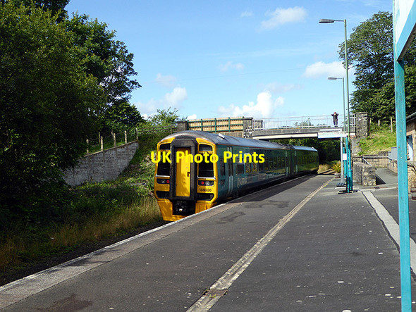 Photo 6"x4" A train for Pwllheli departing from Penychain Afon Wen\/SH4437 c2017