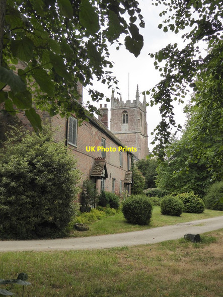 Photo 6"x4" Avebury: cottages and church Avebury Trusloe c2017