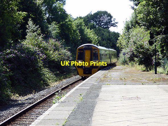 Photo 6"x4" An Arriva Wales train arriving at Criccieth Criccieth c2017