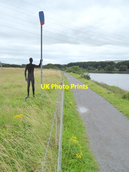 Photo 6"x4" Silent oarsman beside the Keelman's Way Ryton\/NZ1564 c2017