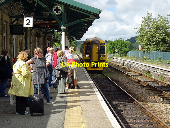 Photo 6"x4" A Birmingham bound train arrives at Machynlleth Machynlleth c2016