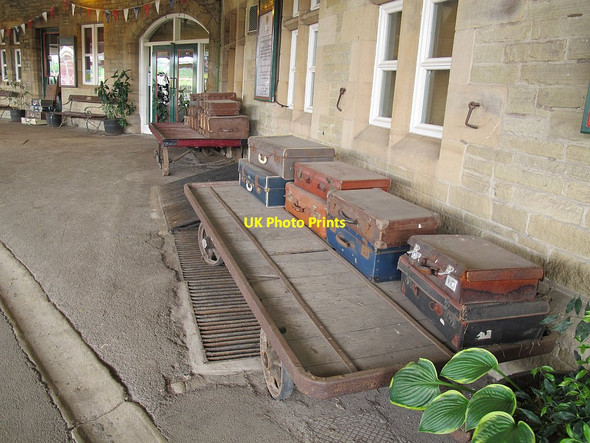 Photo 6"x4" Old suitcases at Carnforth  Carnforth c2016