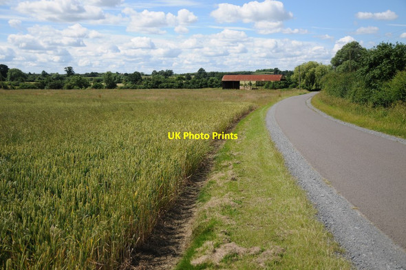 Photo 6"x4" Unfenced road passing a Dutch barn Honington\/SP2642 c2016