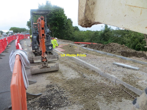 Photo 6"x4" Laying Paving Slabs Chilton\/SU4885 c2016