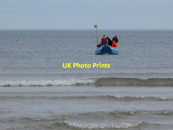 Photo 6"x4" Small fishing boat off Warkworth Beach Amble c2016