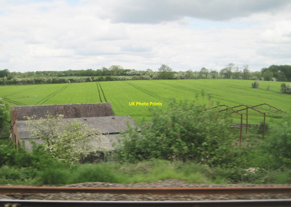 Photo 6"x4" View from a Rugby-Stafford train - farm buildings Brinklow\/SP4379 c2016