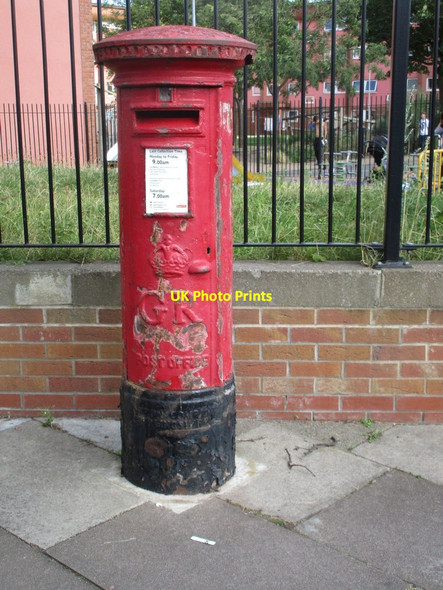 Photo 6"x4" Pillar Box, Crosby Road Scunthorpe c2016