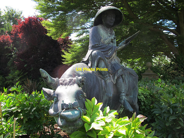 Photo 6"x4" The Pilgrim Priest at Lotherton Hall Micklefield\/SE4433 c2016