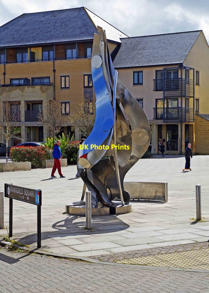 Photo 6"x4" Sculpture in Marigold Square (2), Shilton Park, Carterton, Oxon Carterton\/SP2806 c2016