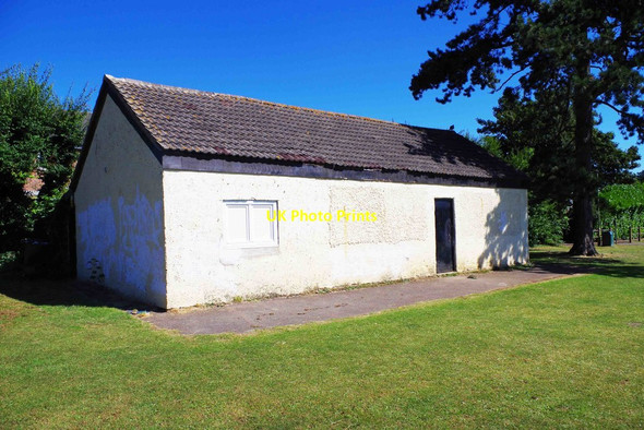 Photo 6"x4" Hut (1), Alvescot Road Recreation Ground, Alvescot Road, Carterton, Oxon Carterton\/SP2806 c2016