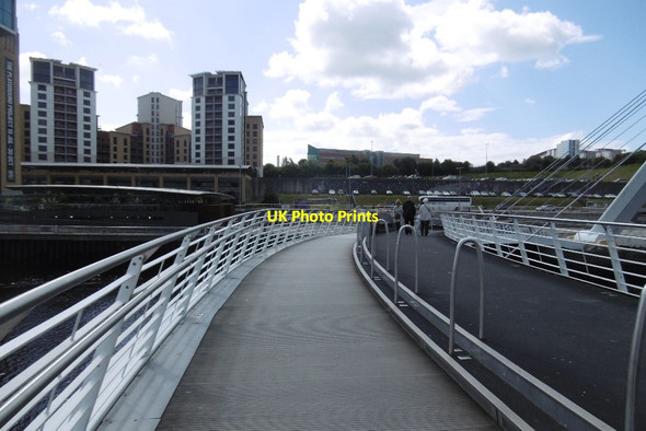Photo 6"x4" Millennium Bridge Newcastle upon Tyne c2016