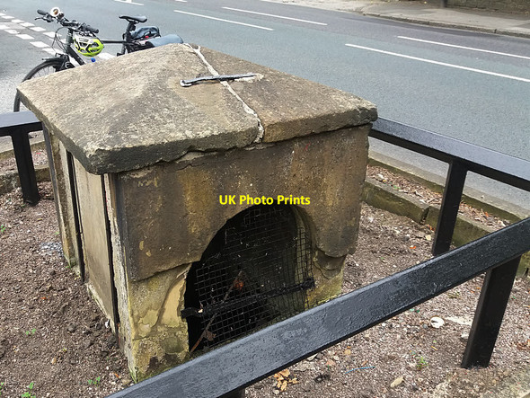 Photo 6"x4" The Revolution Well,  Leeds Chapel Allerton\/SE3037 c2016