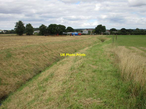 Photo 6"x4" Footpath to Cave Common Farm Everthorpe c2016 P1