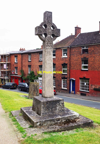 Photo 6"x4" Celtic cross in churchyard of St. Mary's Church, Cleobury Mortimer, Shrops Cleobury Mortimer c2016
