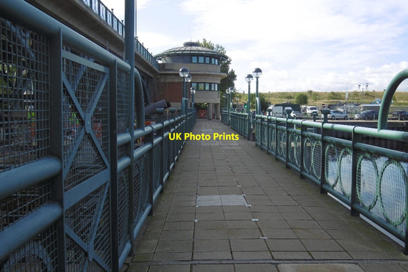 Photo 6"x4" Walkway, Tees Barrage Portrack c2016
