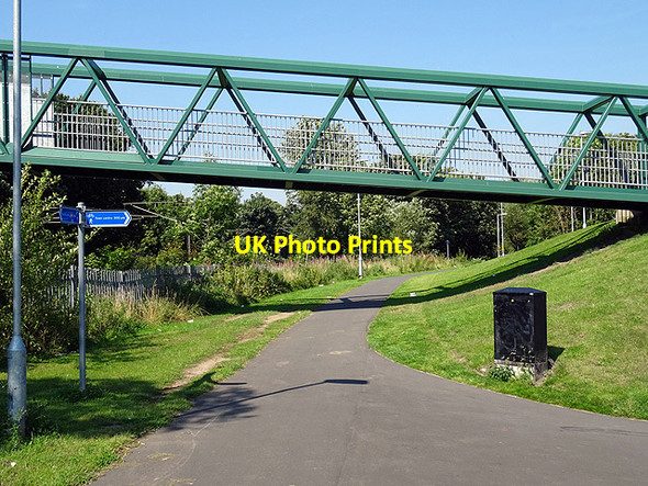 Photo 6"x4" This way to the station Beaconhill c2016
