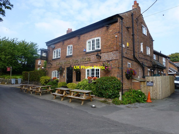 Photo 6"x4" The Swan With Two Nicks at Little Bollington Dunham Woodhouses c2015