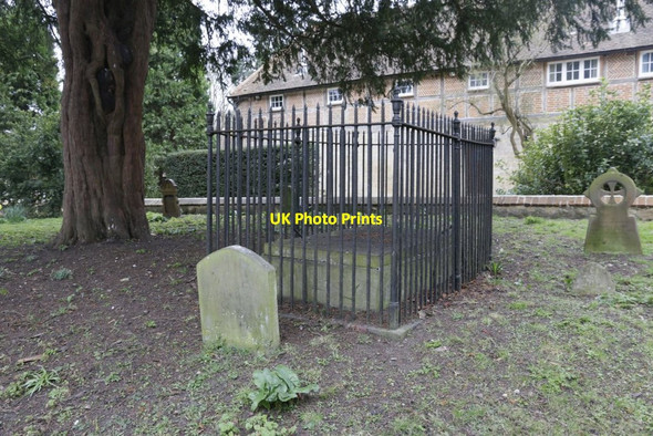 Photo 6"x4" Fence around the Grave Little Wittenham c2016