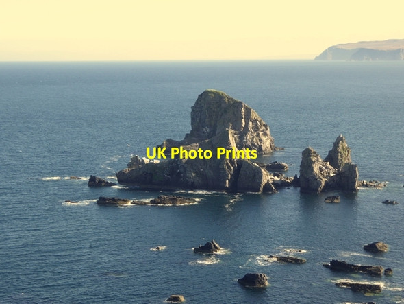 Photo 6"x4" Clach Bheag na Faraid and Clach Mh\u00c3\u00b2r na Faraid Balnakeil c2016