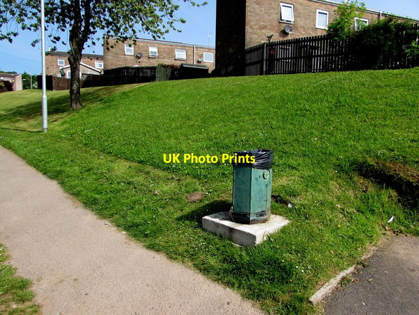 Photo 6"x4" Former Pontnewydd litter bin in another area of Cwmbran Cwmbran\/Cwmbr\u00e2n c2016