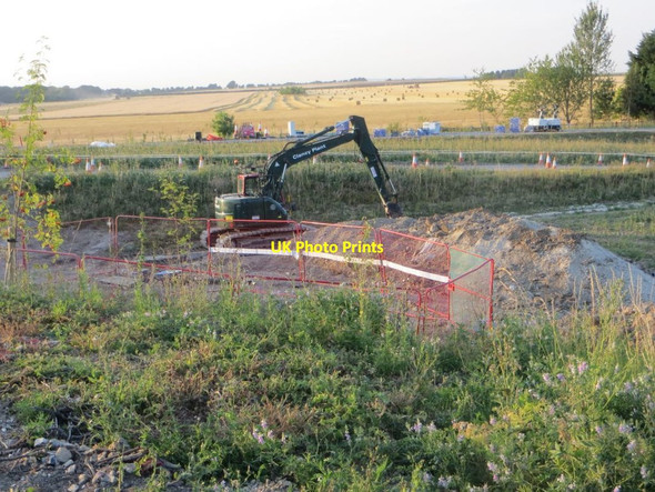 Photo 6"x4" Digger by the fence Chilton\/SU4885 c2016