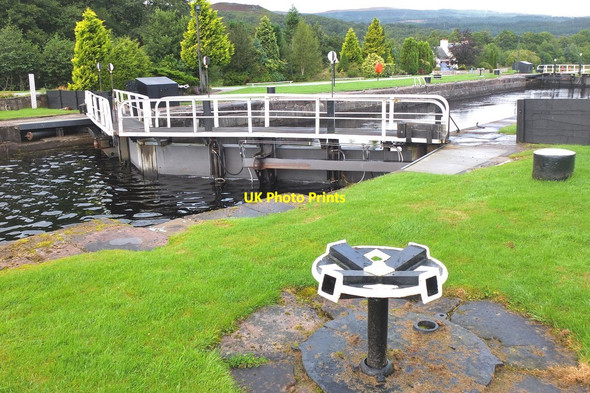 Photo 6"x4" Cullochy Lock, Caledonian Canal Aberchalder c2016