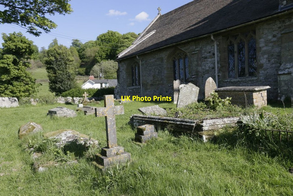 Photo 6"x4" Churchyard on the North Side Harpton c2016
