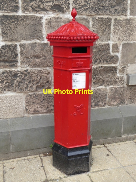 Photo 6"x4" Victorian pillar box Nairn c2016