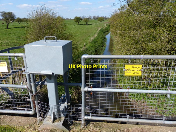 Photo 6"x4" Sluice gate on Slough Dyke Holme\/SK8059 c2016