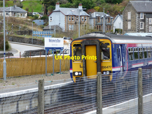 Photo 6"x4" Train approaching Oban railway station Oban\/NM8630 c2016