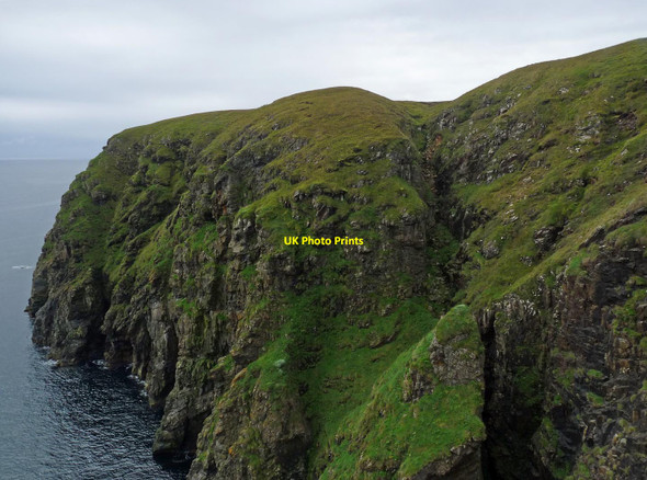 Photo 6"x4" Cliffs to the south of Cellar Head\/Rubha an t-Seileir, Isle of Lewis Cirein Seileageo c2016