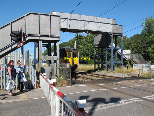 Photo 6"x4" Cheshunt station: waiting for the barriers to lift Cheshunt c2016