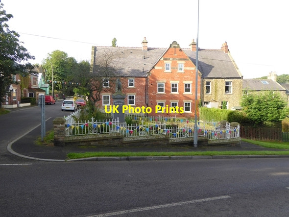 Photo 6"x4" War Memorial, Clara Vale Ryton\/NZ1564 c2016