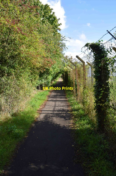 Photo 6"x4" Public footpath to Carterton, Oxon Carterton\/SP2806 c2016